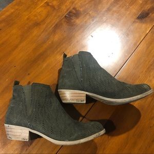 Green Report Booties size 8